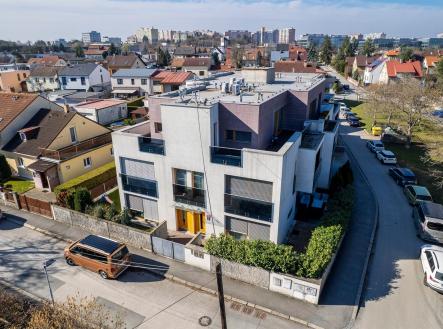 . | Pronájem - dům/vila, 250 m²