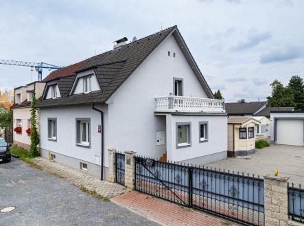 . | Pronájem - dům/vila, 480 m²