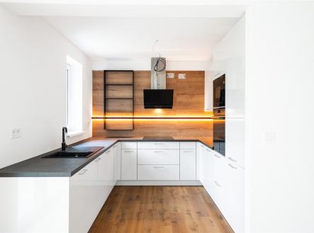 . | Pronájem - dům/vila, 183 m²