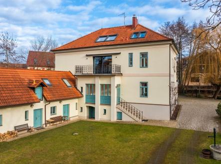 . | Pronájem - dům/vila, 237 m²