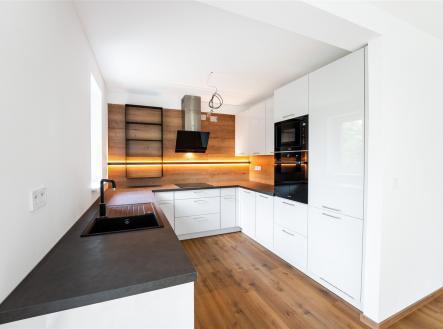 . | Pronájem - dům/vila, 183 m²