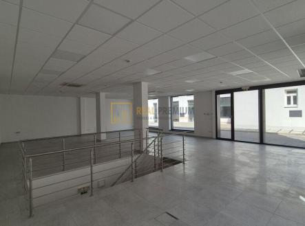 20240807-114312.jpg | Pronájem - obchodní prostor, 202 m²