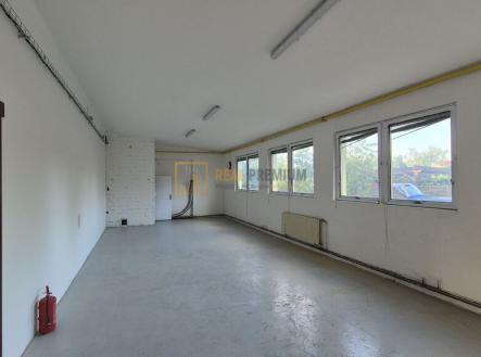 20240807-185048.jpg | Pronájem - skladovací prostor, 306 m²