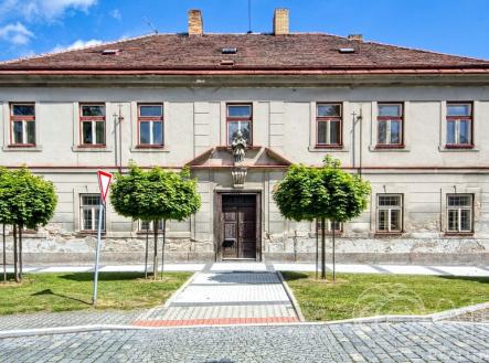 Prodej - dům/vila, 1 400 m² obrázek