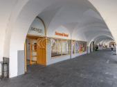 Pronájem - obchodní prostor, 500 m²