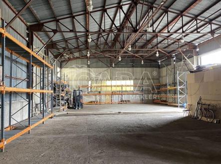 Pronájem - skladovací prostor, 823 m² obrázek