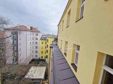 dům | Prodej - nájemní dům, 2 699 m²