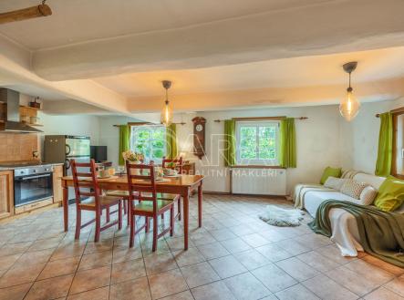 obývací pokoj s kuchyňským koutem | Prodej - chata/rekreační objekt, 152 m²