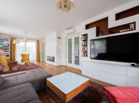 dom-statenice-5-of-51.jpg | Prodej - dům/vila, 285 m²