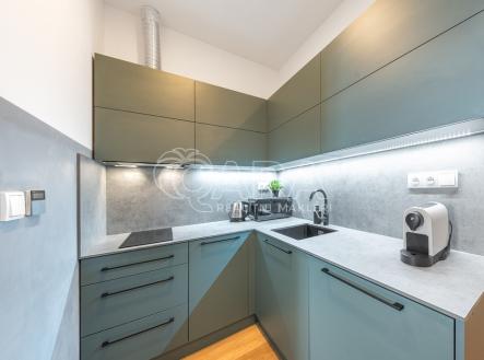 26.5.2025-milicova-byt-3-4-of-7.jpg | Pronájem bytu, 1+kk, 33 m²