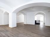 Pronájem - obchodní prostor, 379 m²