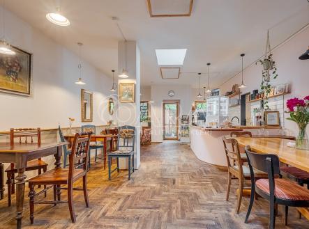 2.jpg | Prodej - nájemní dům, 450 m²