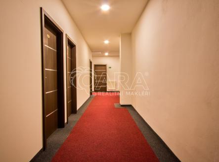 001-chodba.jpg | Pronájem - kanceláře, 36 m²