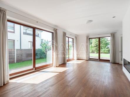 doem-statenice-13-of-48.jpg | Prodej - dům/vila, 285 m²