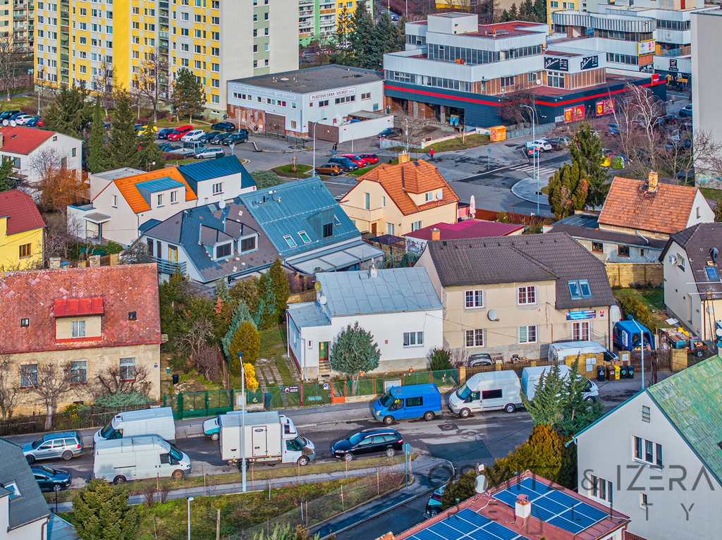 Pozemek s RD Praha 11