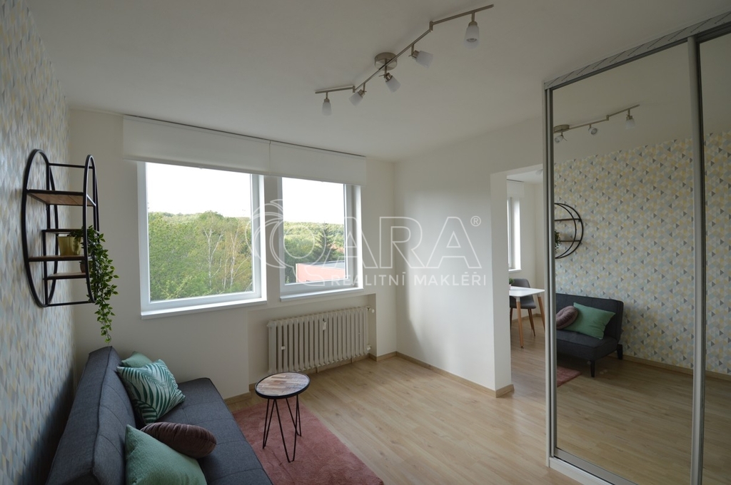 v-bloku-pronajem-peroutkova-www.osobnirealitnimakler.cz-praha-5-a-3.jpg
