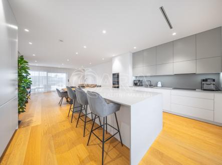 24.11.2025-vestec-6-of-14.jpg | Pronájem - dům/vila, 313 m²