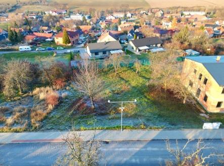 hranice-pozemku-jsou-vyznaceny-pouze-orientacne.8-1.jpg | Prodej - pozemek pro bydlení, 919 m²