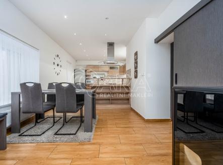 Jídelna + kuchyně | Prodej - dům/vila, 179 m²