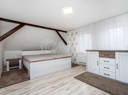Ložnice s vlastní šatnou | Prodej - dům/vila, 179 m²