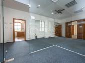 Pronájem - obchodní prostor, 298 m²