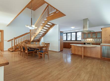 3-0f2a2500.jpg | Prodej - dům/vila, 292 m²