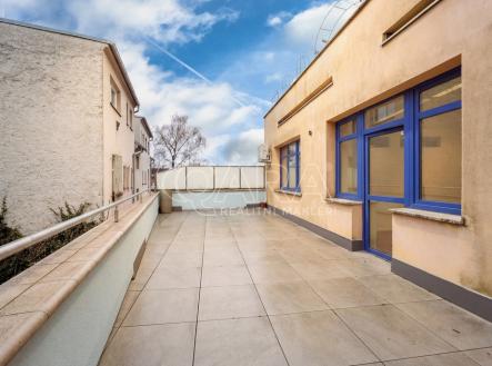 Společná terasa | Pronájem - kanceláře, 58 m²