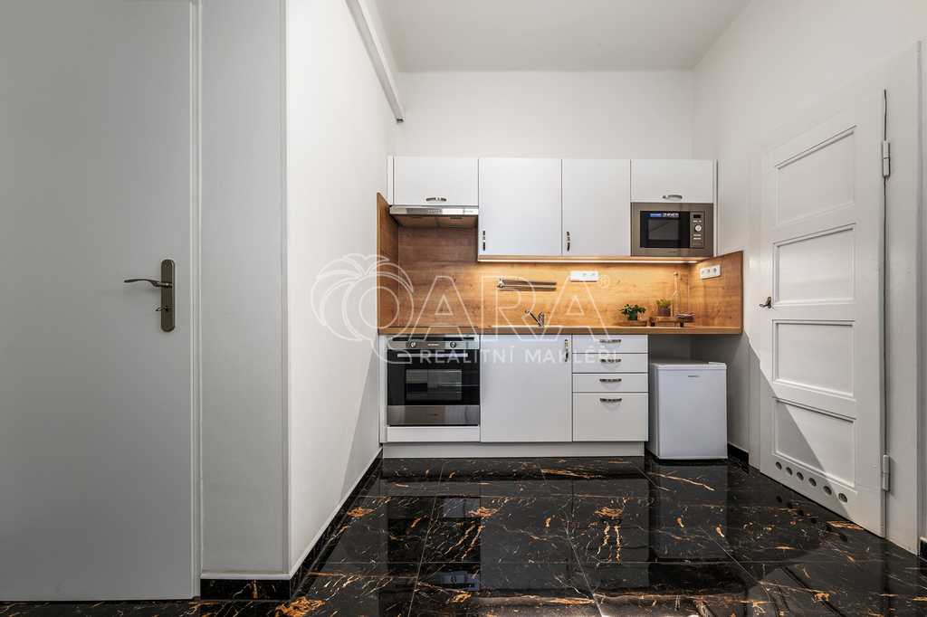 Kuchyň v chodbě
