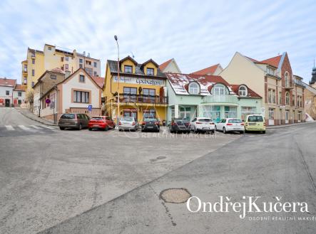 dum-kladno-vrbenskeho-24-prodej-www-osobnirealitnimakler-cz-www-ondrej-kucera-com-04.jpg | Prodej - nájemní dům, 222 m²