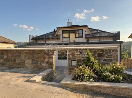 hlavní vstup | Prodej - dům/vila, 245 m²