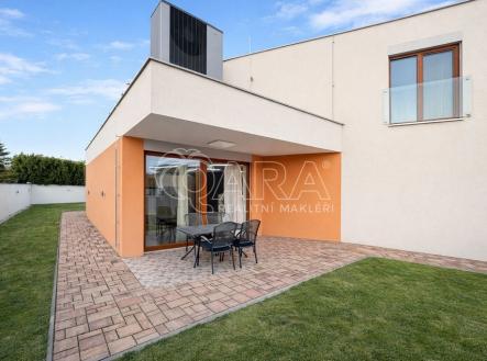 012a7d9905a65c76087c1c32c0bcc9a959d6c9f7f543dd479ec54b96be857199-1.png | Pronájem - dům/vila, 277 m²