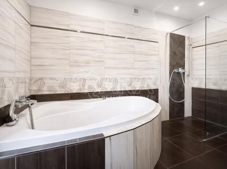 100791d19b01def23530fe8841fe9be81b1a6ec2c82e5da0aa1a6539d5e11e36-1.png | Pronájem - dům/vila, 277 m²