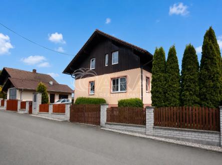 pohled ze silnice.jpg | Prodej - dům/vila, 264 m²