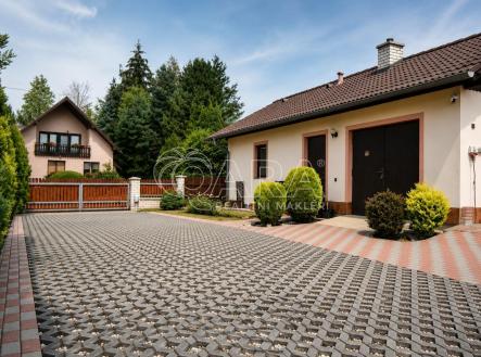 zpevněná plocha II | Prodej - dům/vila, 220 m²