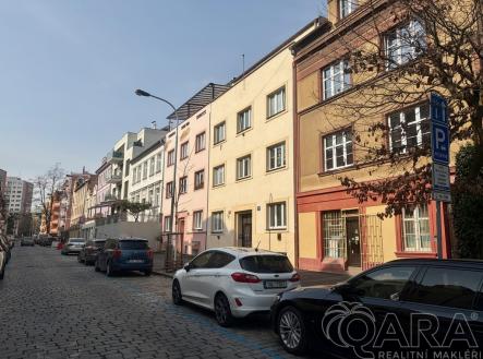 Pohled na bytový dům | Pronájem bytu, 1+kk, 16 m²