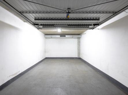 garaz-smichov-1.jpg | Prodej - malý objekt/garáž