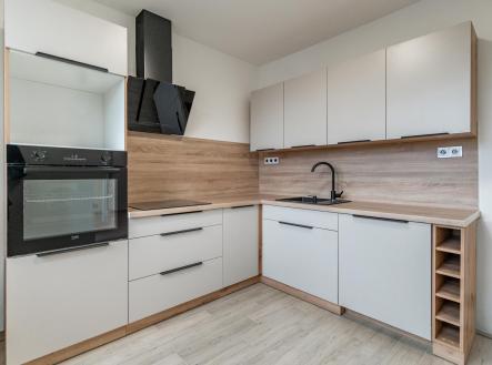 Byt 3+1 po rekonstrukci Ostrava, J. Matuška 6_ - Ervin Džekovič, realitní makléř.jpg | Prodej bytu, 3+1, 66 m²