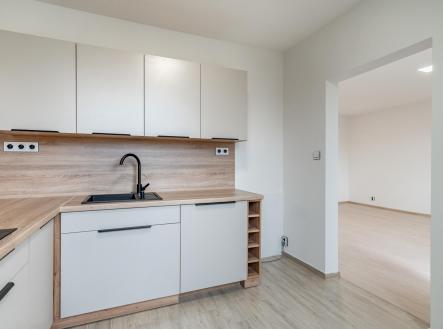Byt 3+1 po rekonstrukci Ostrava, J. Matuška 8 - Ervin Džekovič, realitní makléř.jpg | Prodej bytu, 3+1, 66 m²