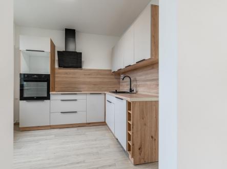 Byt 3+1 po rekonstrukci Ostrava, J. Matuška 5_ - Ervin Džekovič, realitní makléř.jpg | Prodej bytu, 3+1, 66 m²