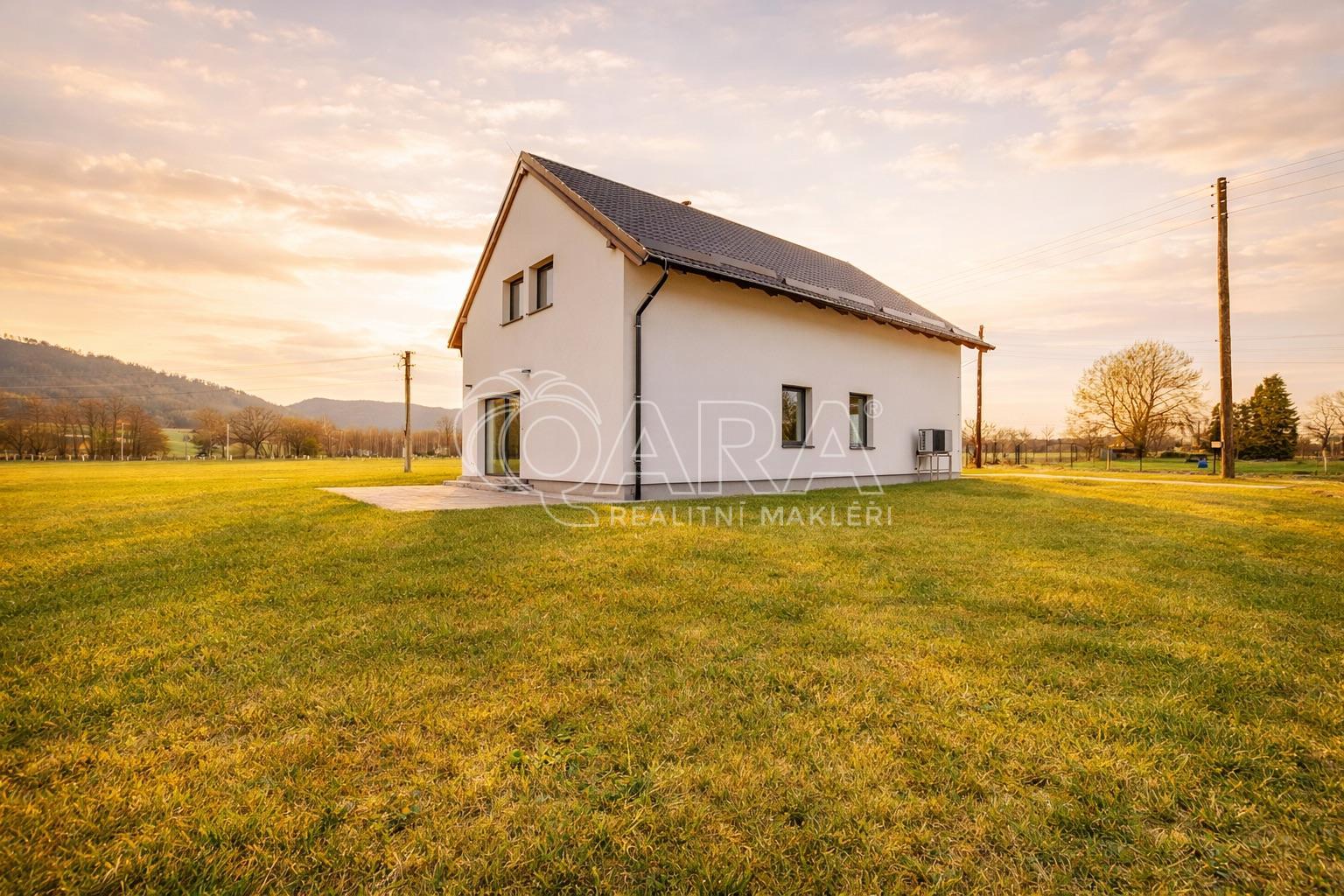 Bílý dům v zlatém odpoledním světle.jpeg