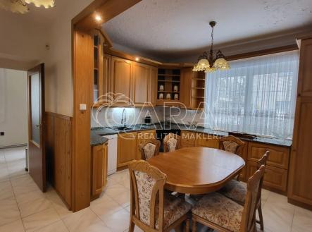 kuchyň s chodbou.jpeg | Pronájem - dům/vila, 140 m²