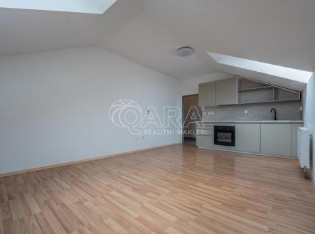 Pokoj s kuchyňským koutem | Prodej bytu, 1+kk, 30,8 m²
