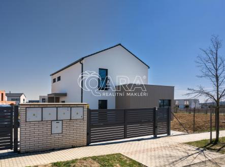 pohled z ulice.jpg | Prodej - dům/vila, 160,2 m²