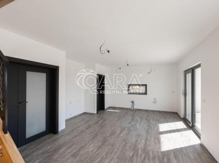 obývací pokoj a kk dole 2.jpg | Prodej - dům/vila, 160,2 m²