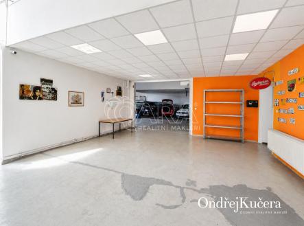 garaz-KOSMONOSY_06.jpg | Pronájem - skladovací prostor, 400 m²