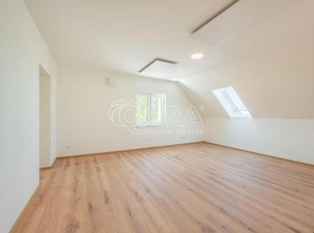 Pronájem bytu, 1+kk, 30,5 m² obrázek