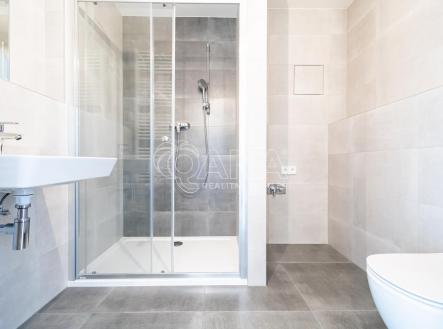 Koupelna s nadstandardním sprchovým koutem | Pronájem bytu, 2+kk, 50 m²