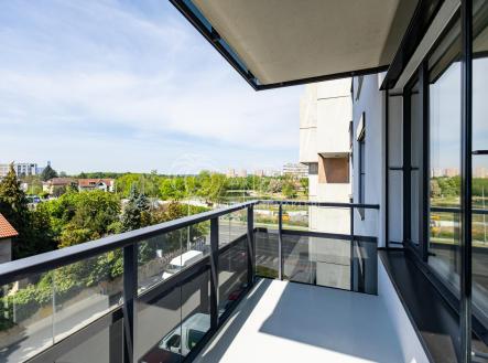 Krytý balkón s výhledem do okolí | Pronájem bytu, 2+kk, 50 m²