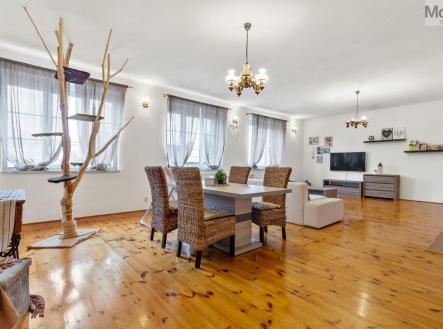 Prodej - nájemní dům, 626 m²
