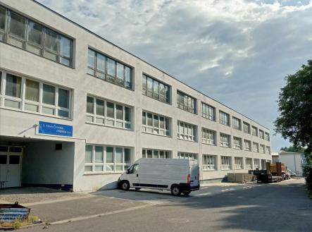 IMG20220622080542.jpg | Pronájem - skladovací prostor, 570 m²